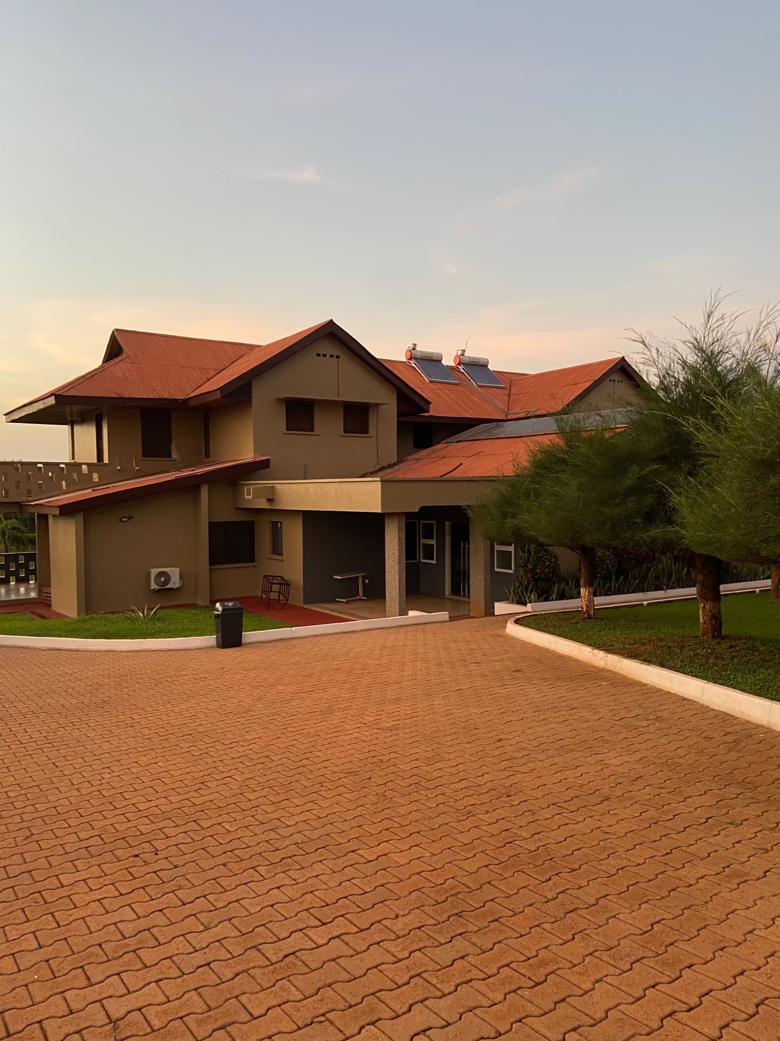 Heavenly Executive Suite - Le Domaine Apartments at Odeneho Kwadado