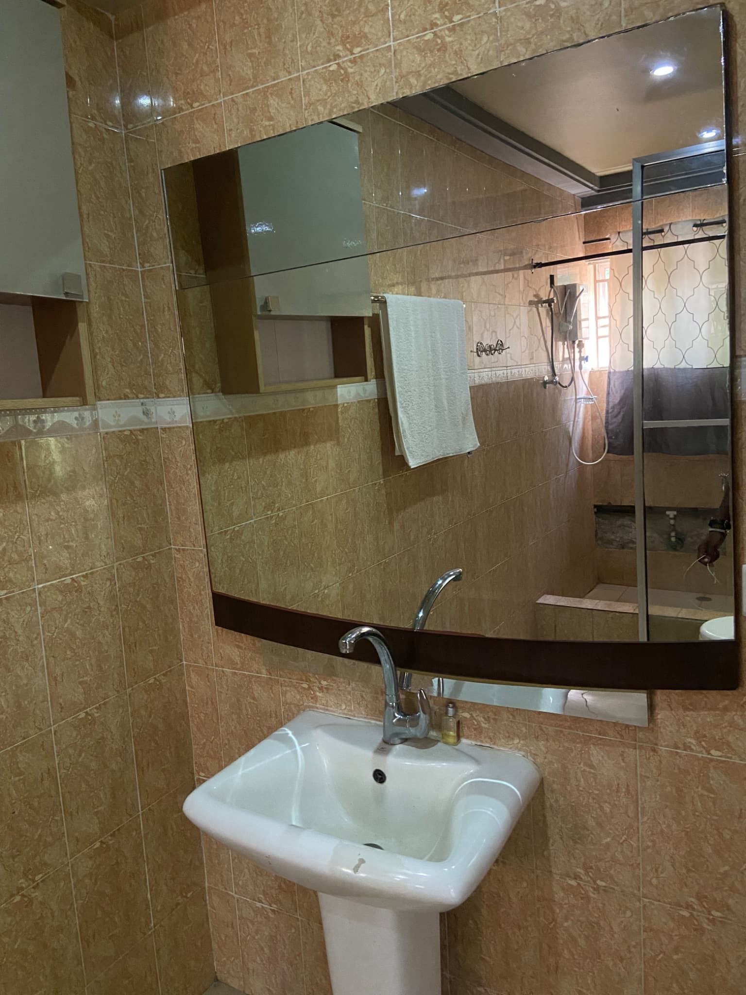 Refreshing Executive Suite - Zara’s Pride Hotel at fawoade  photo 5