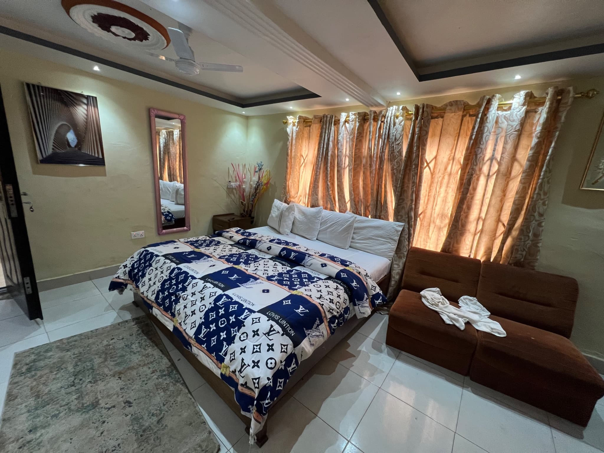 Palatial Executive Suite – Life Hotel, Ahwiaa, Kumasi photo 2