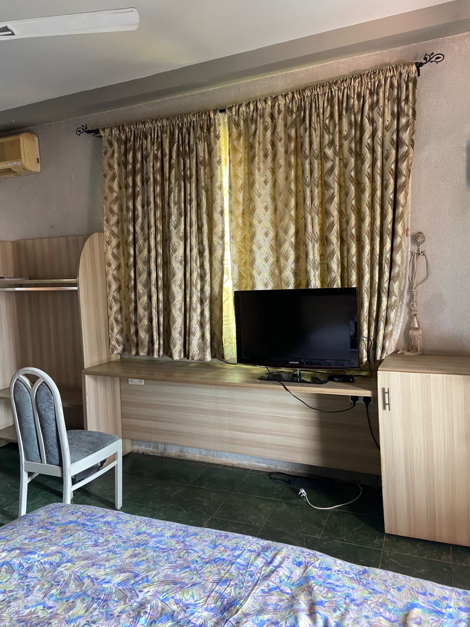 Elegant Executive Suite - Zara’s Pride Hotel at Fawoade photo 4