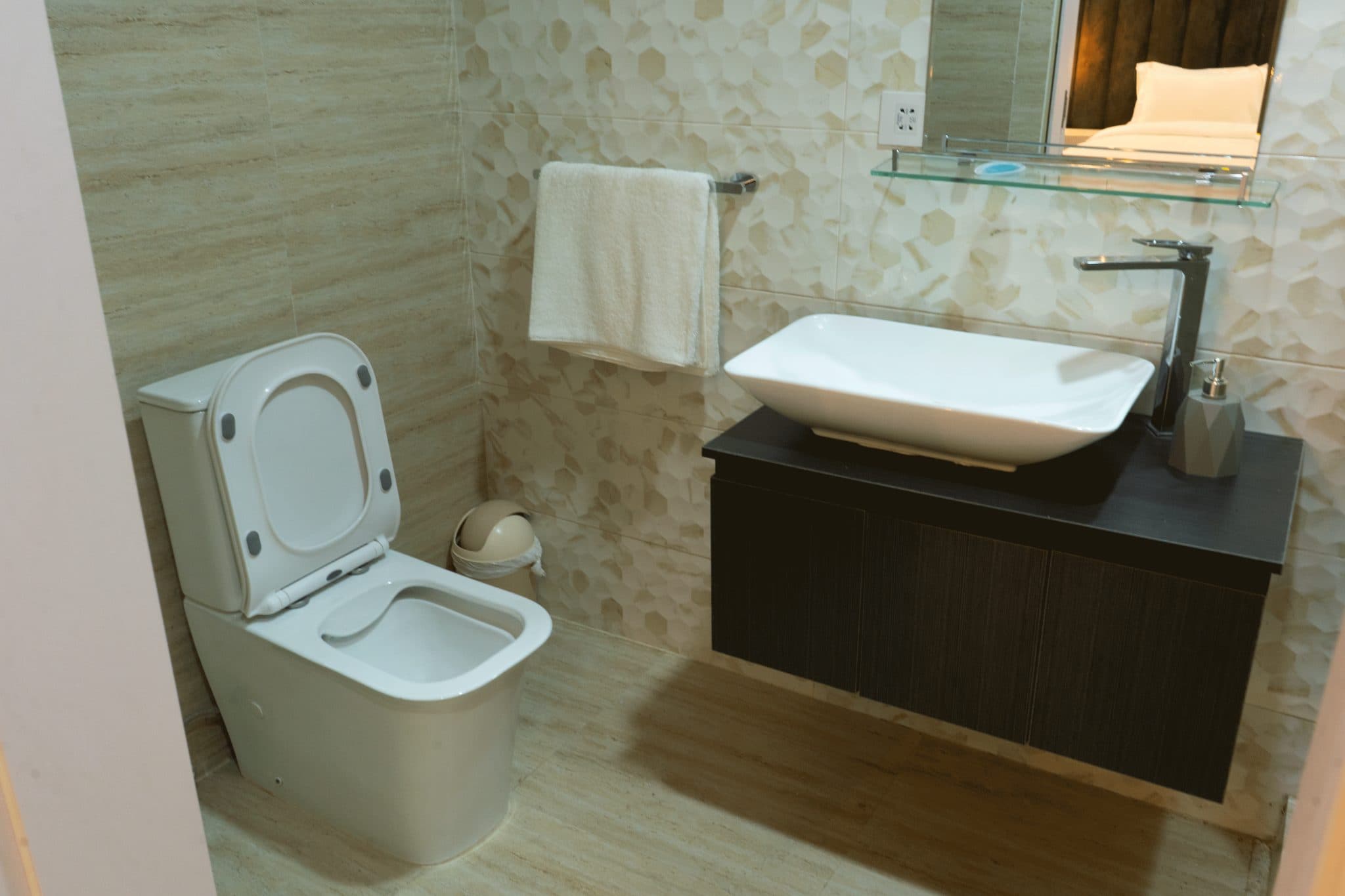 ONE BEDRROOM LUXURY @ SILICON HEIGHTS (EAST LEGON) sh 1-05 photo 4